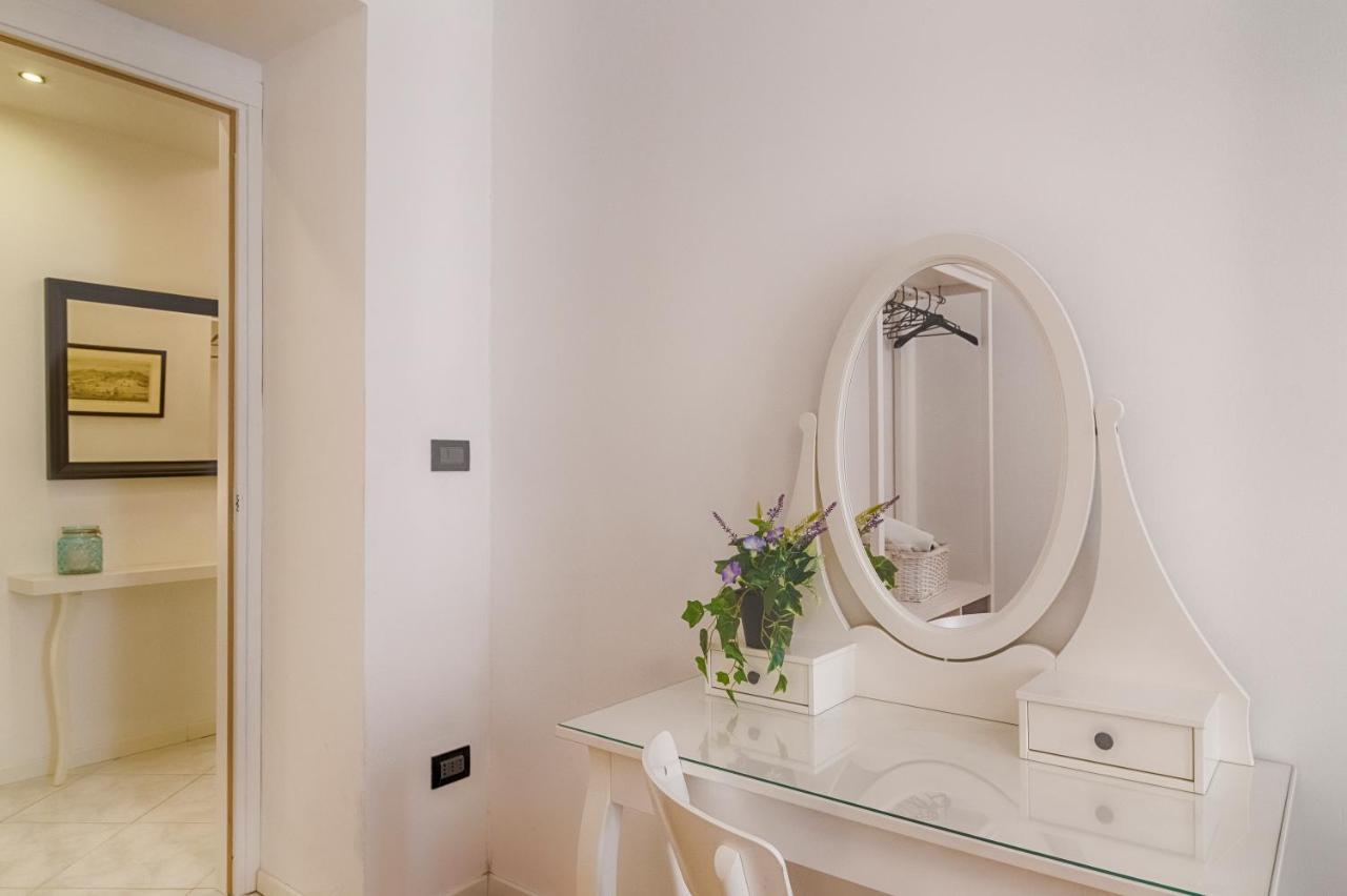 Mihaela Apartment - Charme Near The Station Trieste Exterior foto
