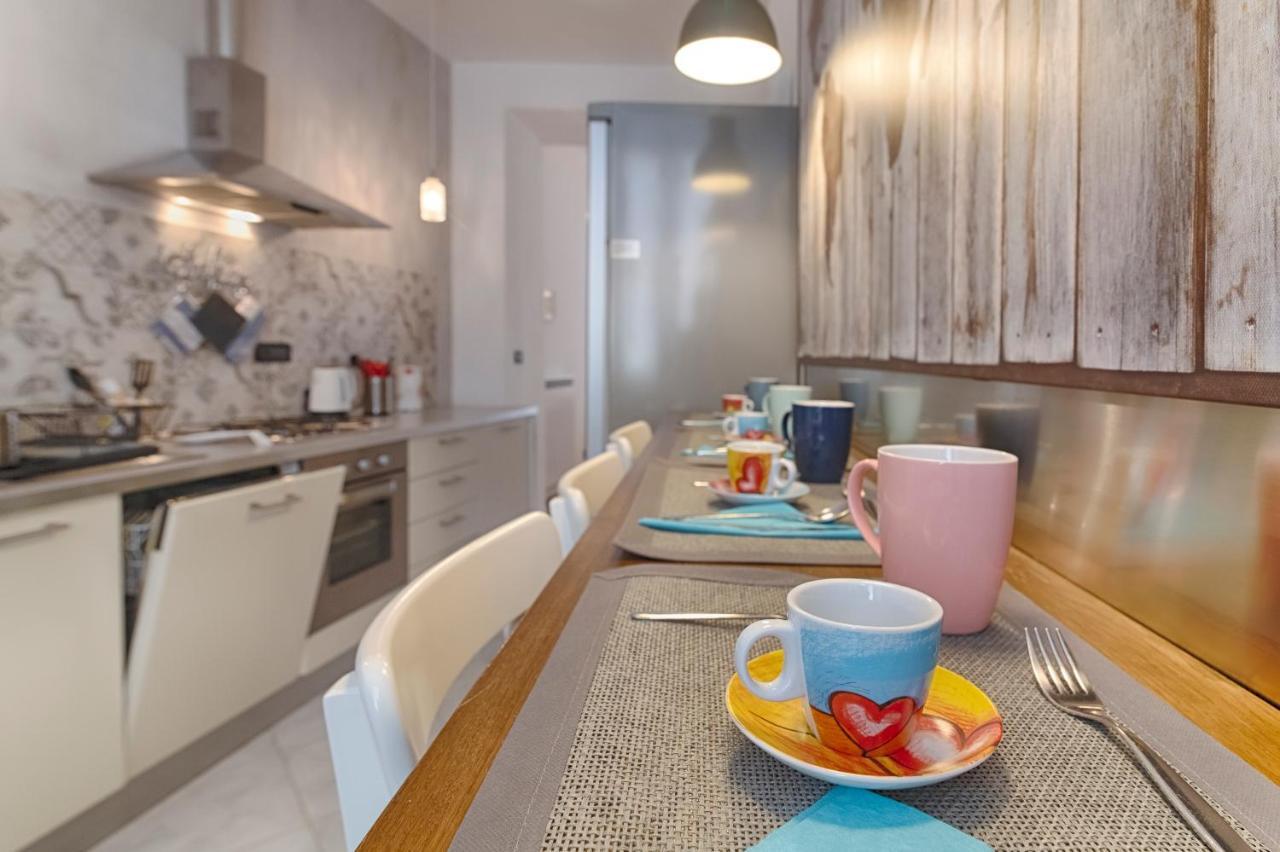 Mihaela Apartment - Charme Near The Station Trieste Exterior foto